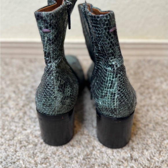 3/$30 Sarto Green Python Snake Print Leather Ankle Boots with Chunky Block Heels - Picture 5 of 13